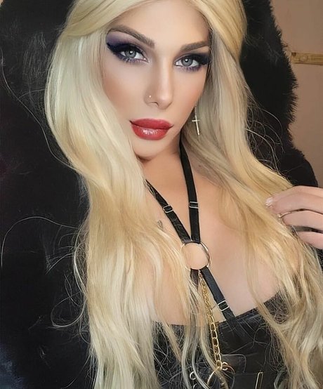 Gabriela Lori hot pornstar pictures