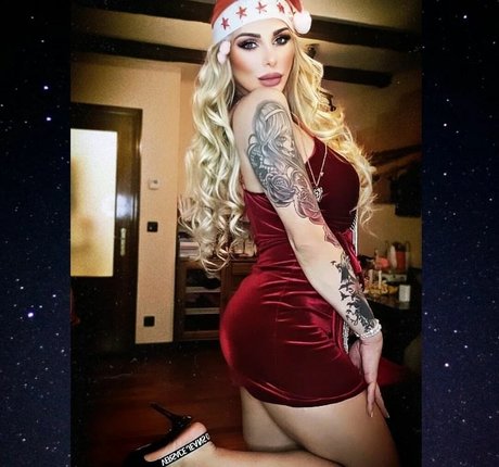 Gabriela Lori erotic pornstar img