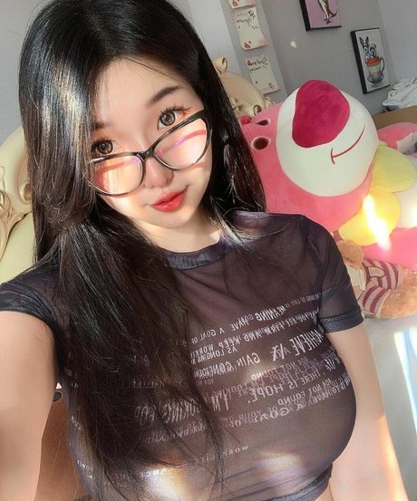 Duyenn Hipp xxx actress image