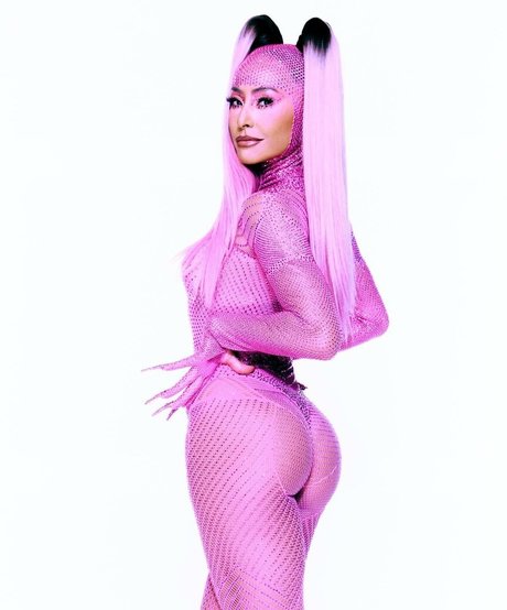 Sabrina Sato model hot pictures