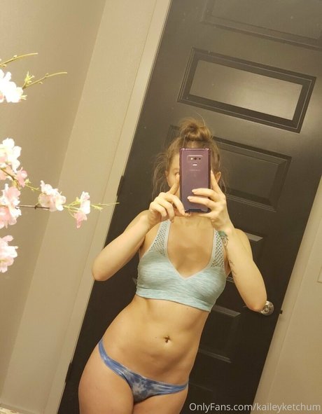 Kailey Ketchum model art pic