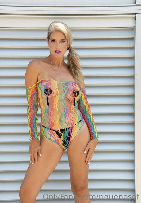 riquenesof model hot archive