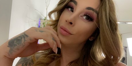 CaseyKissesXoXo model high quality pics