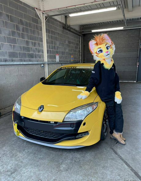 thatyellowkitty model perfect image