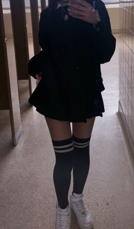 mirror selfie onlyfans hot naked picture