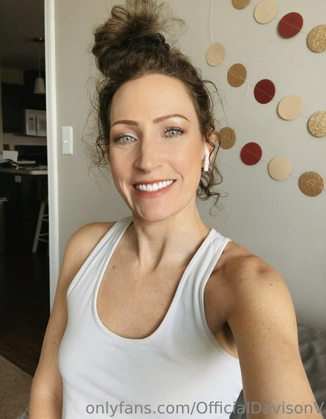 skinny milf onlyfans sexy nude pics