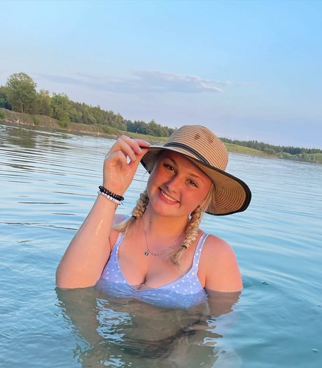 Anya Marie Profile Photo