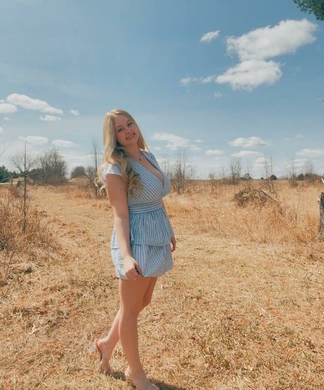 Anya Marie model hd img