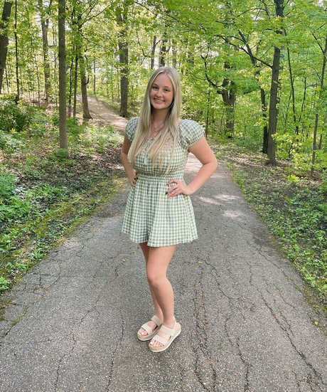 Anya Marie art model images