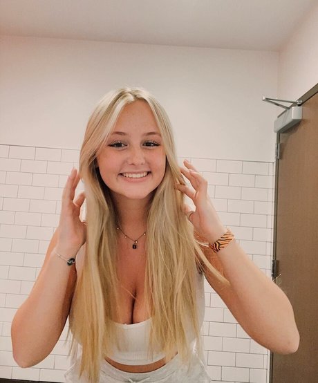 Anya Marie xxx model picture