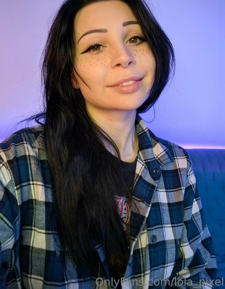 lola pixel hd model photo