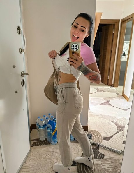 lola pixel model hot images