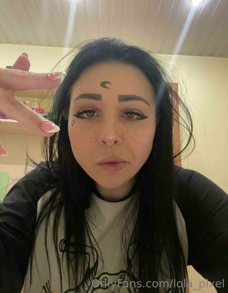 lola pixel model erotic pic