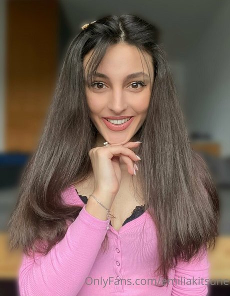 onlyemiliaa exclusive star pics