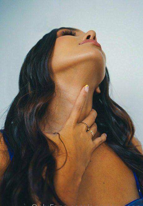 anniequeeen pornstar hot pics