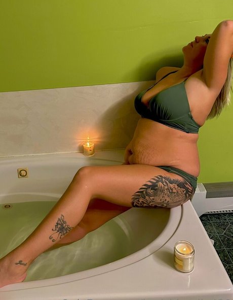 bad blondie33 erotic star photos