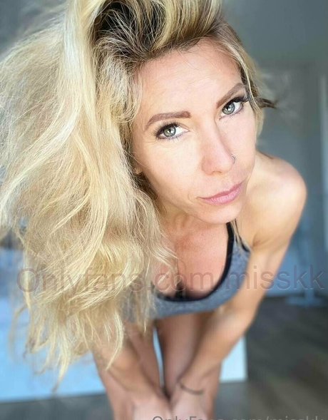 misskk nudes model img