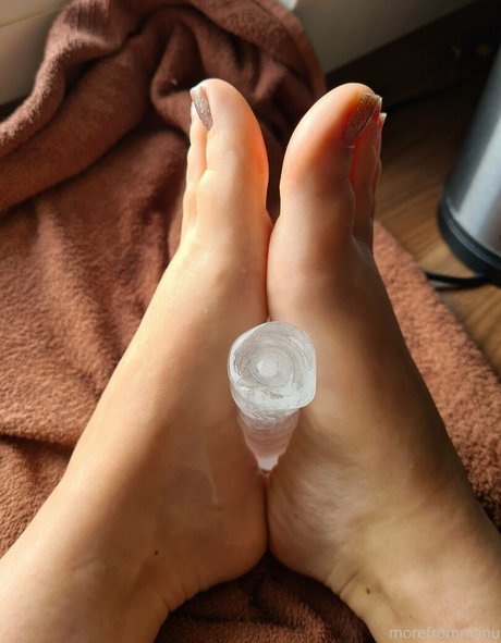 morefrommanu model hot image