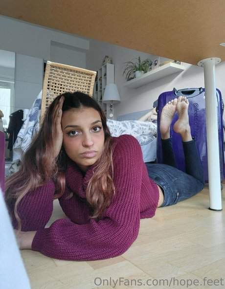 hope feet nice actress image