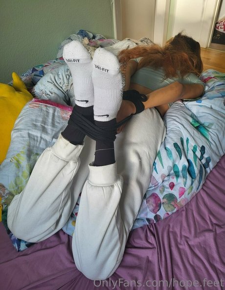 hope feet model naked photo