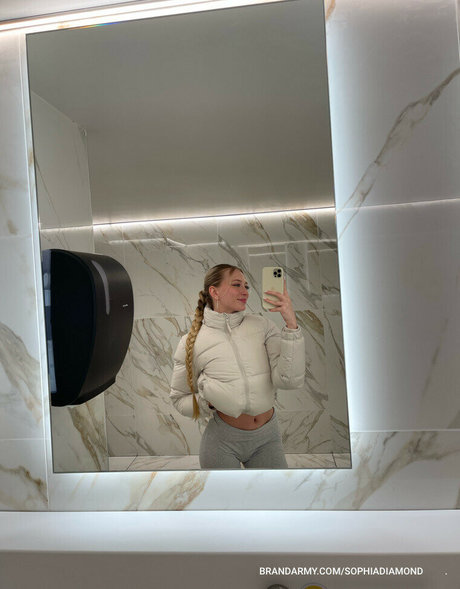 sophia ilysm exclusive pornstar pic