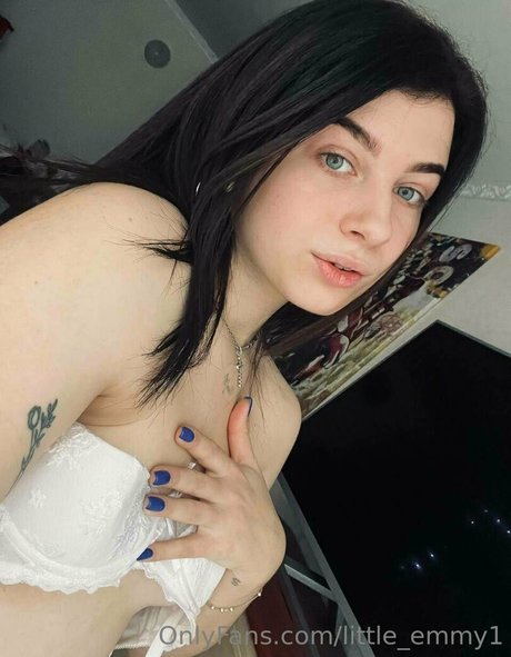 little emmy1 naked pornstar img