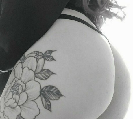 small onlyfans exclusive pics