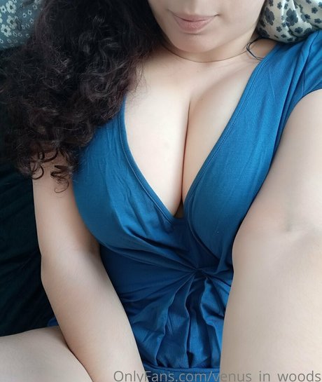 venus in woods nude pornstar img
