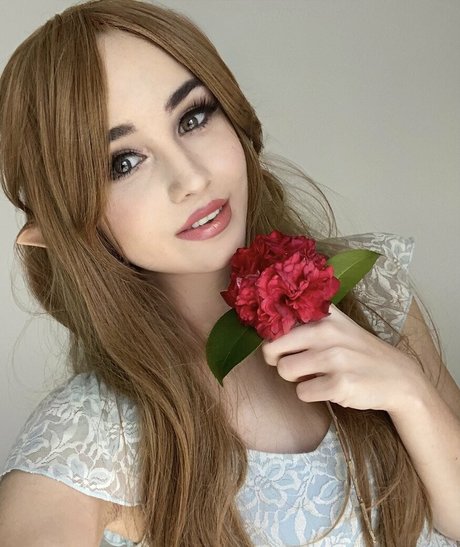 embertay pornographic model pictures