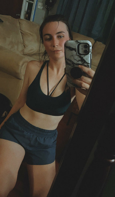 embertay model top pic