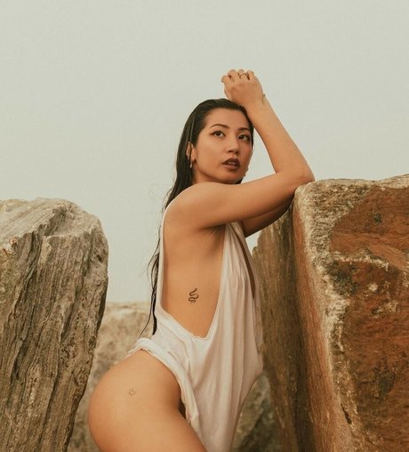 Yourleo s exclusive actress photos