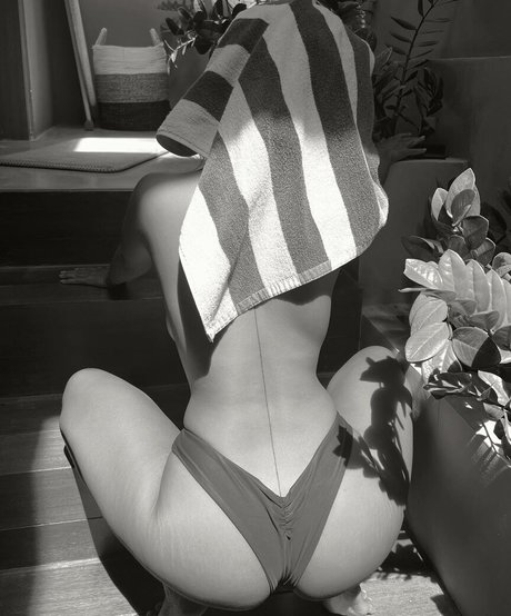 Leahooo star nudes photo