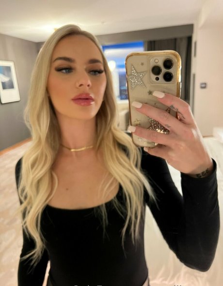 camillecamm naked model img