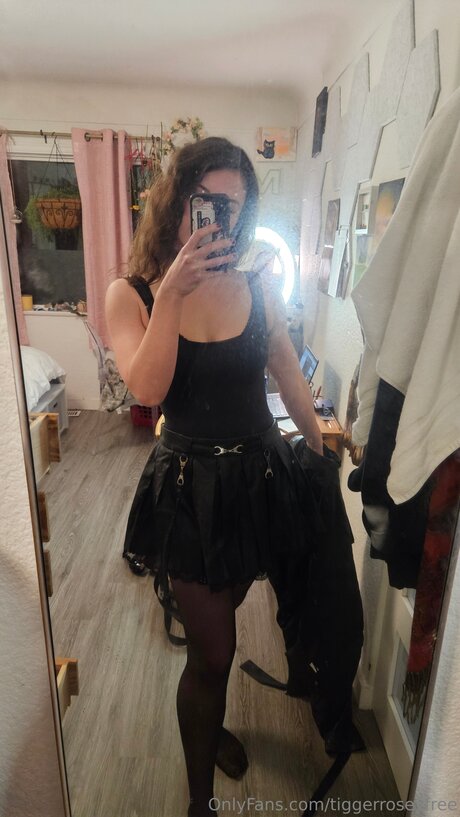 tiggerroseyfree nude model images