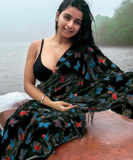 Suhana Khan nudes model img