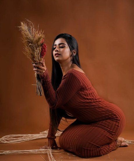 Suhana Khan beautiful pornstar photo