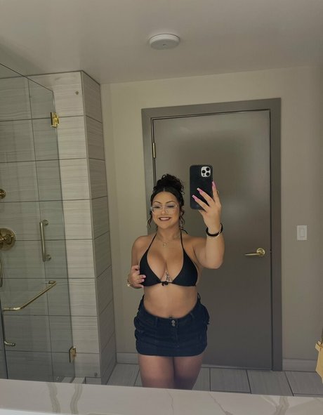 axhcaxh pornographic star pic