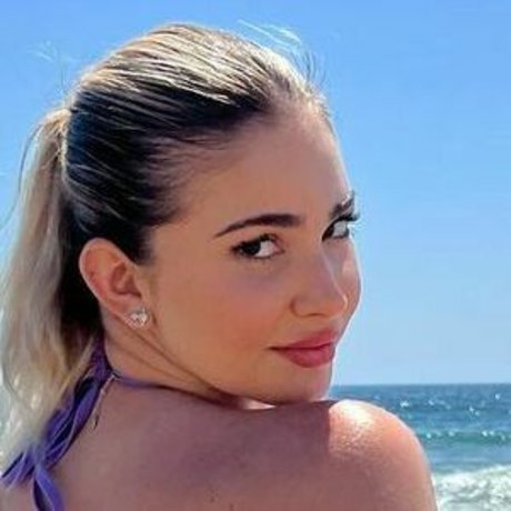 Emely Hernandez hot pornstar img