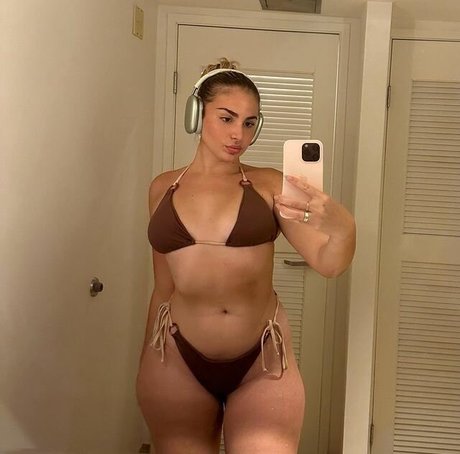 Emely Hernandez pornstar perfect pics