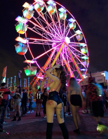 nerdy onlyfans beautiful pic