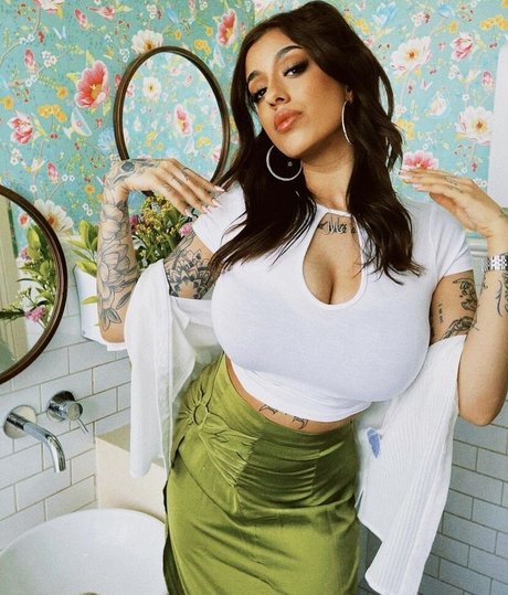 May Bakshi model sexy pictures