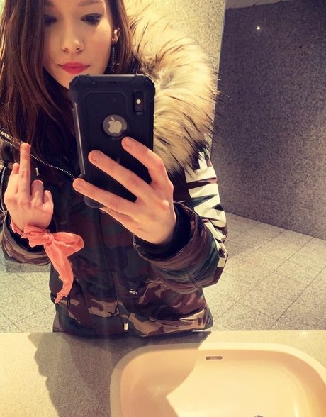 AbnormalXO naked pornstar pictures