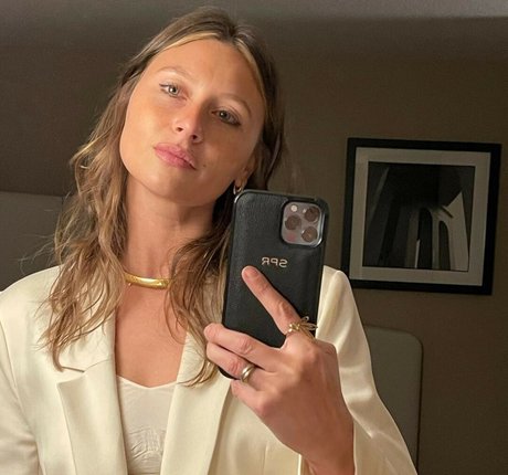 Aly Michalka sex pornstar pictures