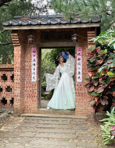 tall blonde onlyfans hd img