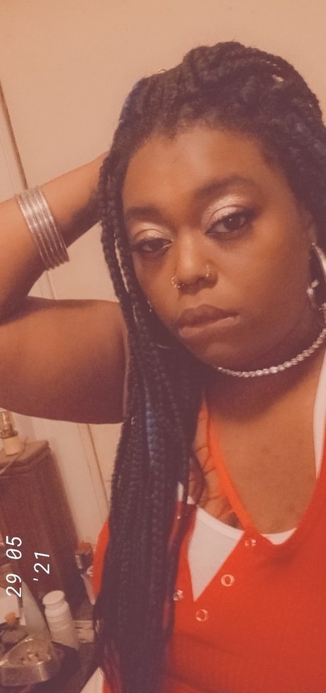 CreoleKityy nude pornstar pics