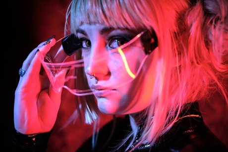 CyberCarli model art galleries