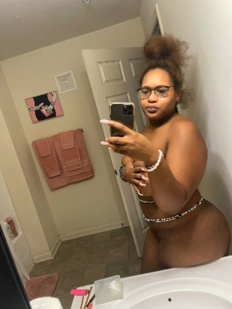 Peaches Playhouse_ pornstar nude picture