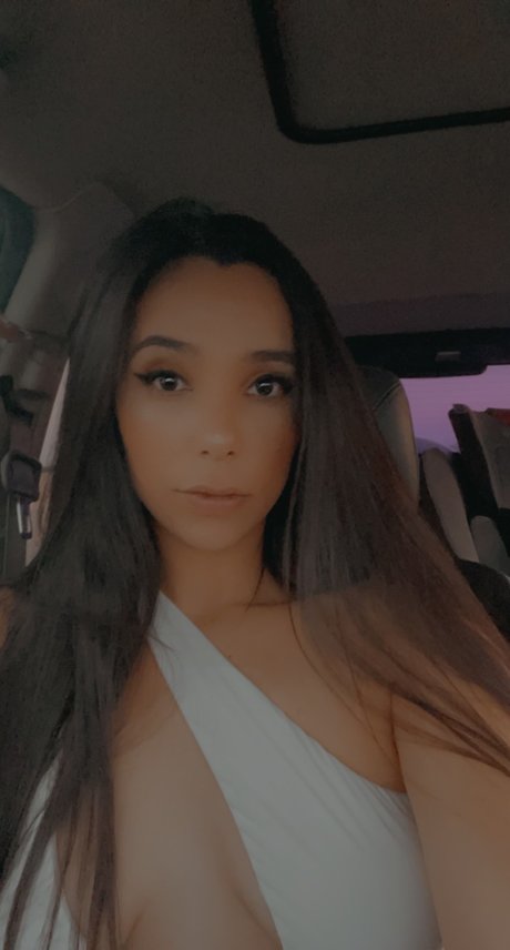 Rose Hudgens exclusive star photos