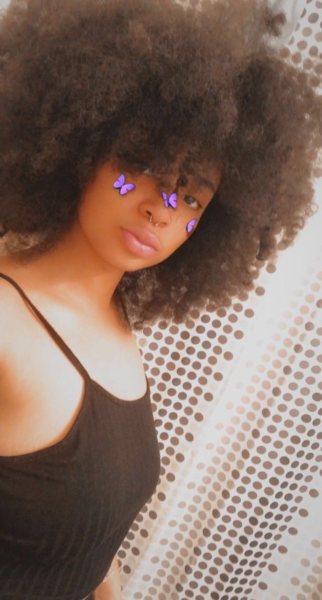 PrettyLightSkinThang star erotic picture