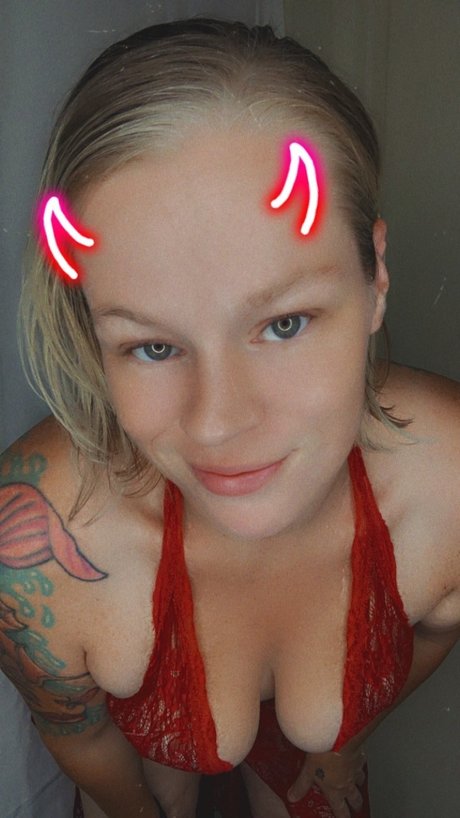 Carly Pinto pornographic actress pic